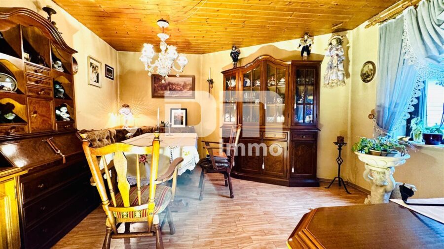 Wohnhausensemble auf großem Grundstück mit Nebengebäuden als langfristige Kapitalanlage - Vorderhaus EG Esszimmer